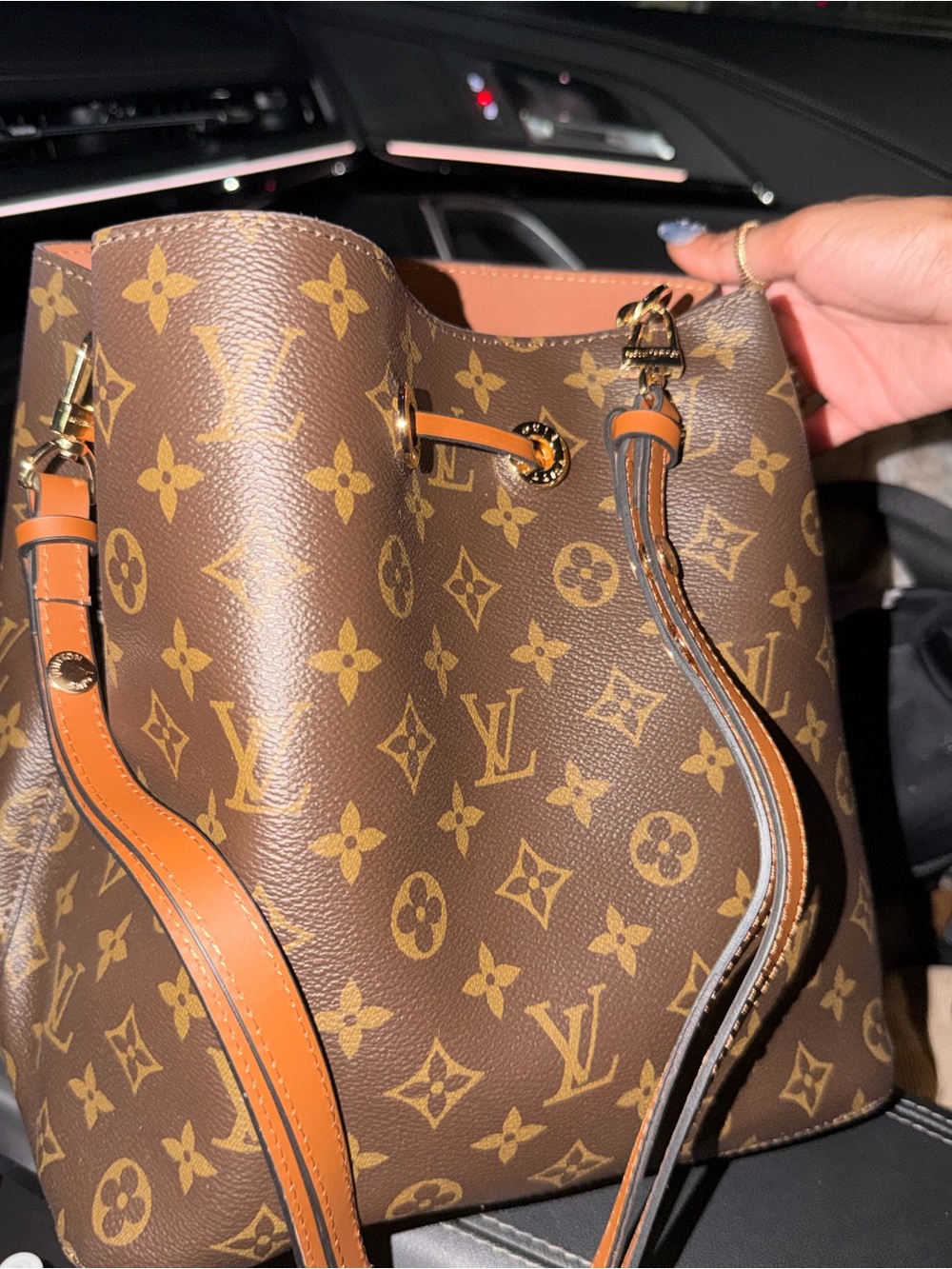 Louis Vuitton Monogram Canvas Bucket Crossbody Bag -Dust Bag&Receipt included - Picture 10 of 11